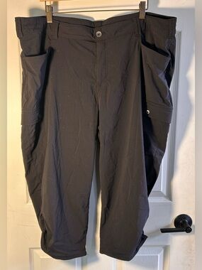 Eddie Bauer Black Cargo Capri with Side Utility Pockets